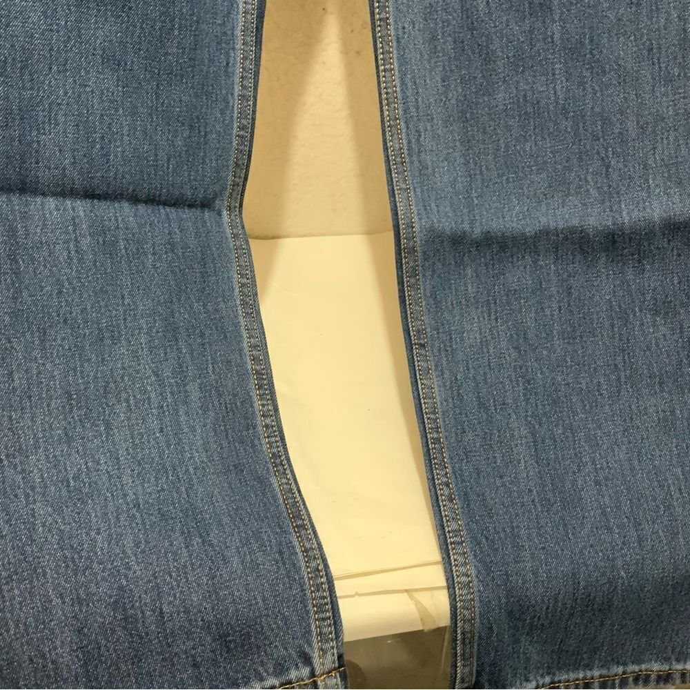 - Levis 550 Jeans Mens 34x32 Blue Relaxed Fit Medium Wash Tapered leg NEW - Picture 2 of 6